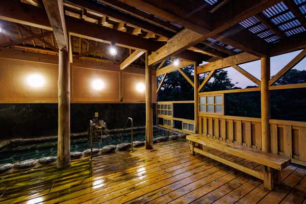 岩露天風呂(夜)