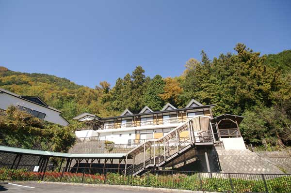 温泉ロッジ（宿泊施設）